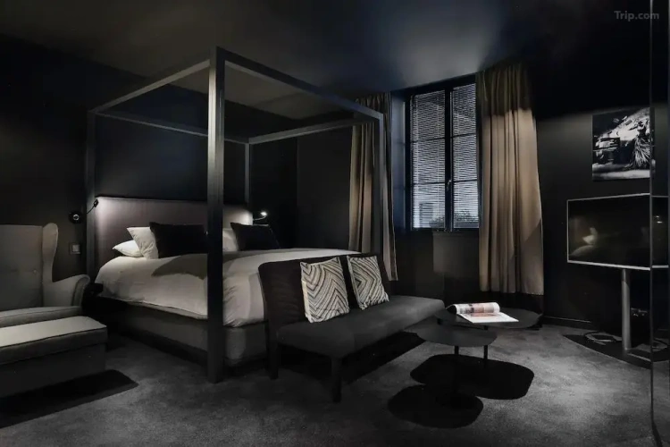 Black Infinite Double room