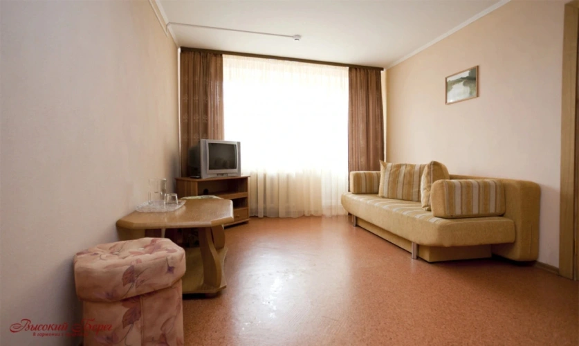 2 rooms building 1 Triple Suite