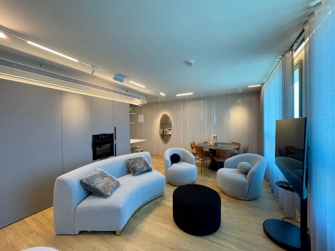 Deluxe Luxury No. 408 Suite seafront