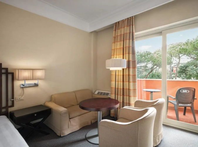 Crowne Plaza St. Peter's photo 8