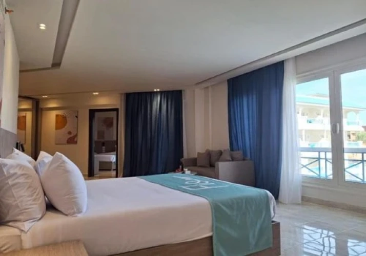 Family Quadruple Suite with Pool or Side Sea View