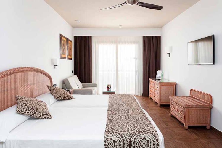 Twin room with balcony