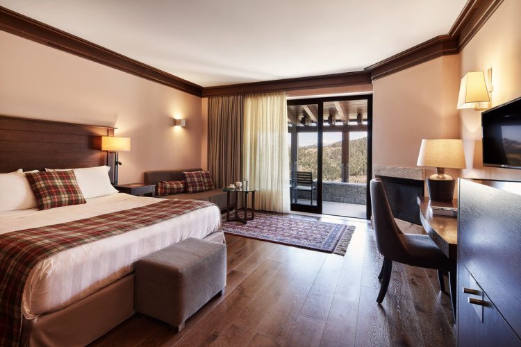 Superior Double Suite with mountain view