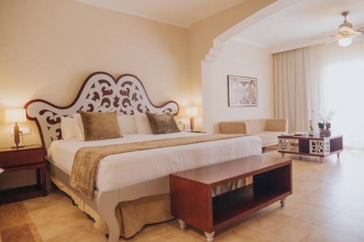 Colonial Double Junior Suite oceanfront