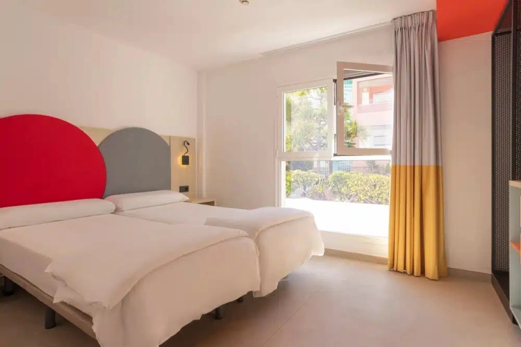 The Loop Twin Suite with partial sea view