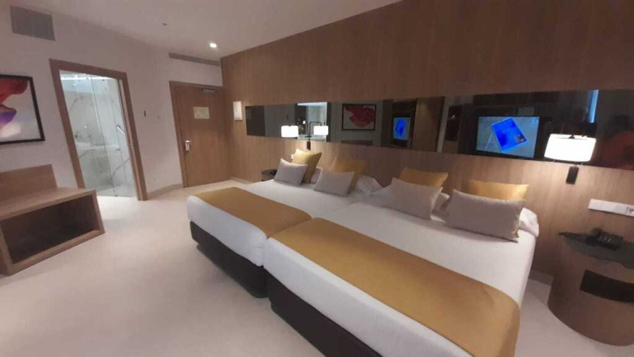 Gold Platinum Twin room