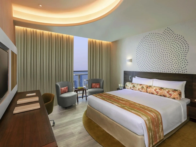 1 Bedroom Deluxe Club Lounge Access Double Suite with balcony and with Partial Palm Sea View