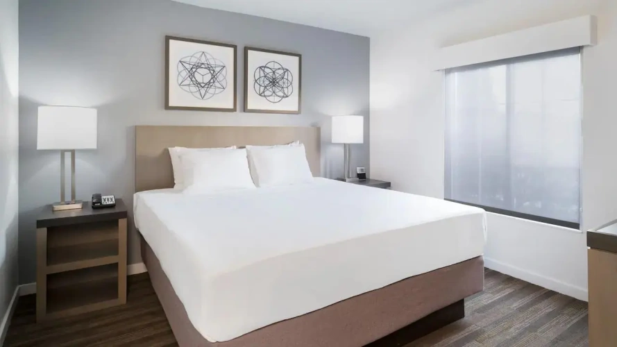 1 Bedroom Conference Double Suite