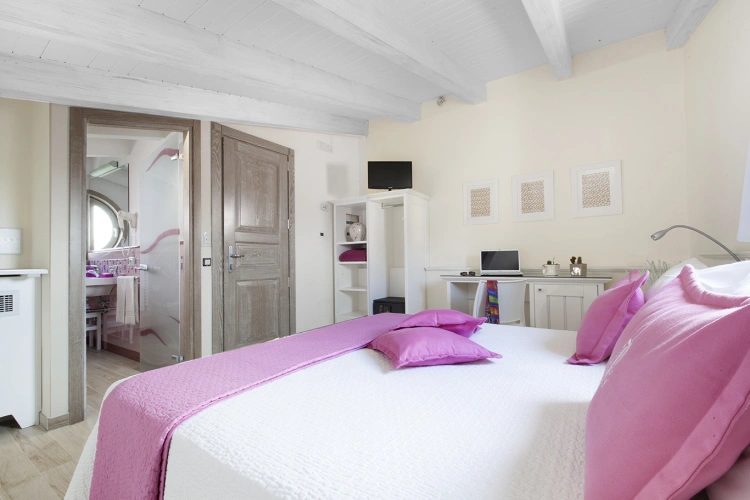Fuchsia Double room