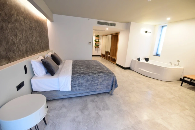 Corner Suite