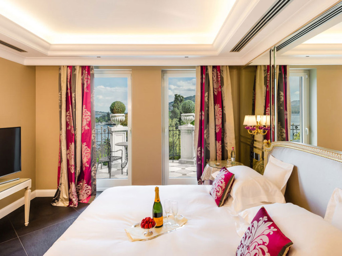 Liz Taylor Double Suite with lake view