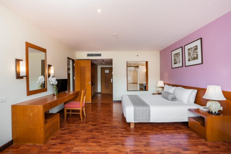 2 Bedrooms Executive Suite with pool view