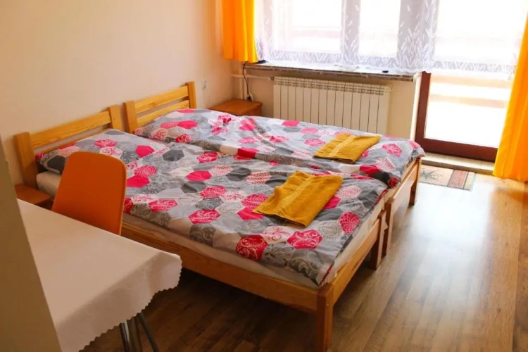 Twin room with mountain view