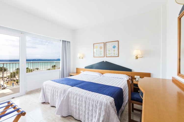 Twin room with side sea view