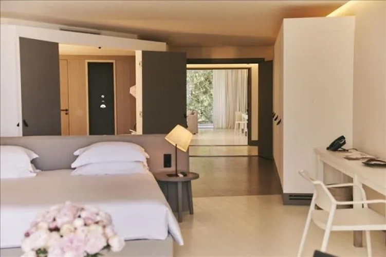 2 Floor Quadruple Suite