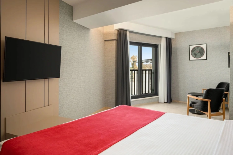 Twin Suite with balcony and Land Side