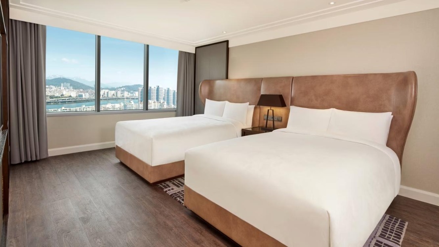 1 Bedroom Larger Twin Suite with river view