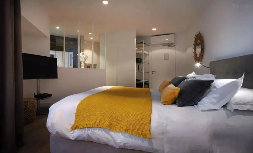 Double Club room