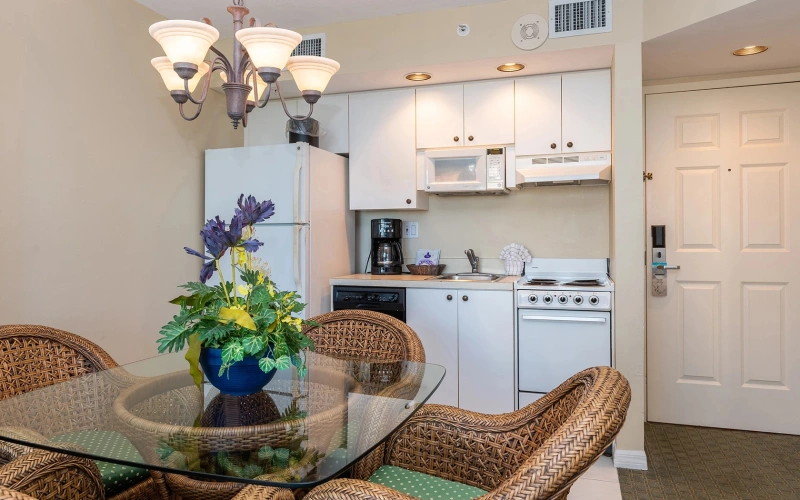 1 Bedroom Resort High Floor 6–13 Double Suite