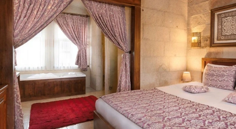 No. 105 King Jacuzzi (Top Floor) Double Suite