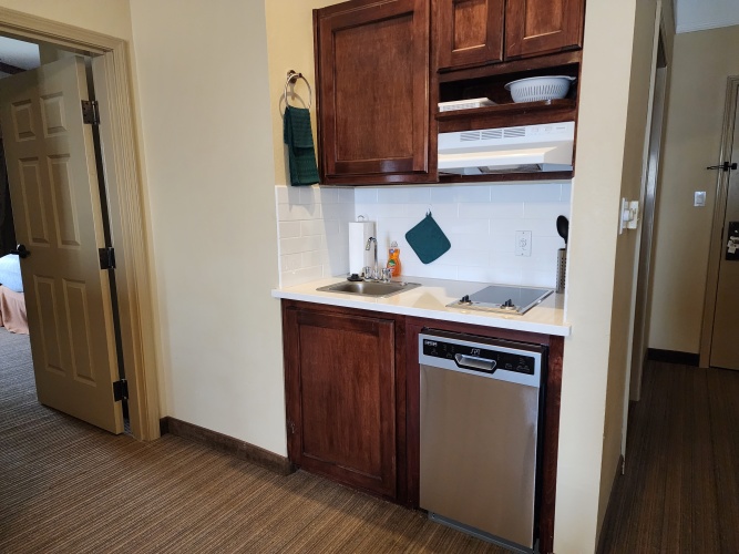 Best Western Plus Monica Royale Inn & Suites photo 15