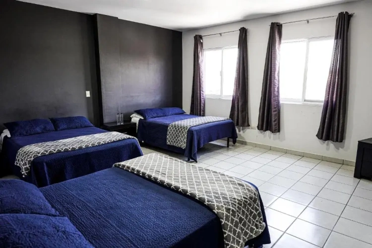 Sextuple room
