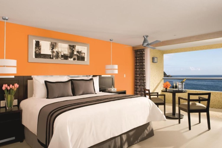 Deluxe Preferred Club room oceanfront