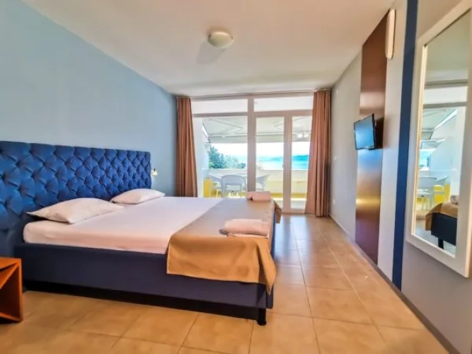 Deluxe Suite with lake view