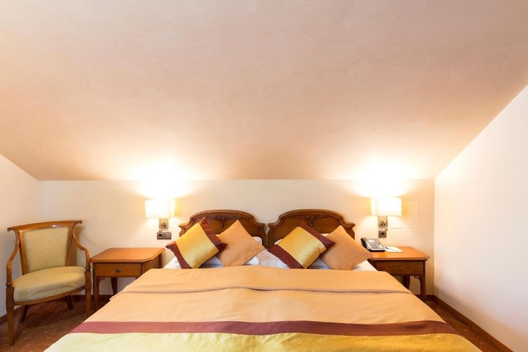 Carl Sacher Double Suite