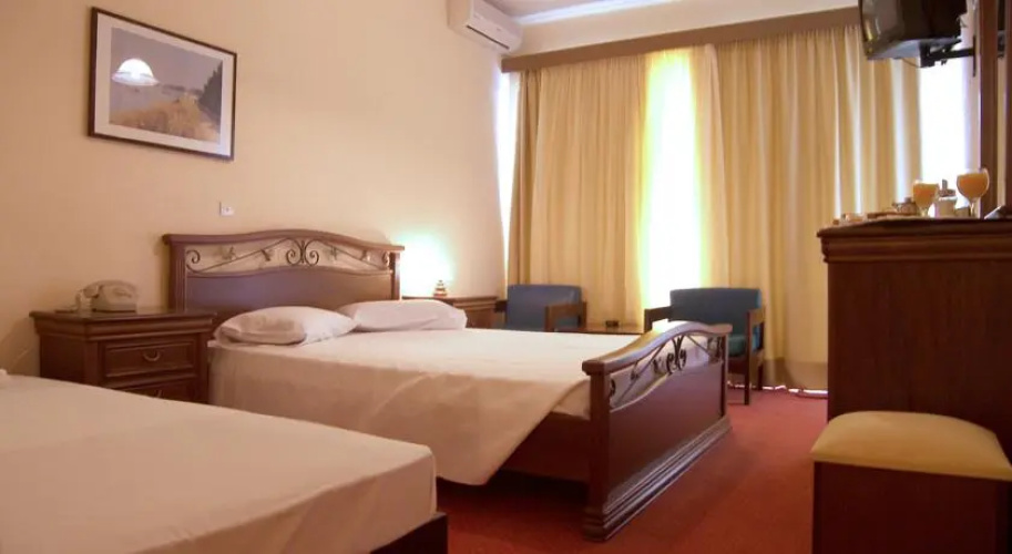 Alexandros Hotel