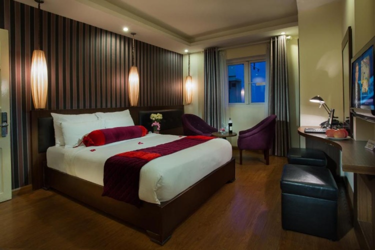 Deluxe Double room with city view