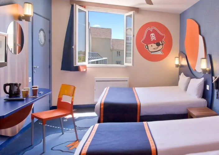 Explorers Hotel