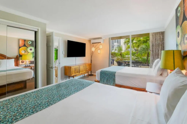 Luana Waikiki Hotel & Suites photo 7