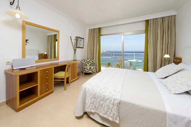 Under Renovation Suite with sea view
