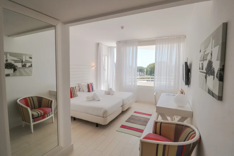Twin Studio with pool view