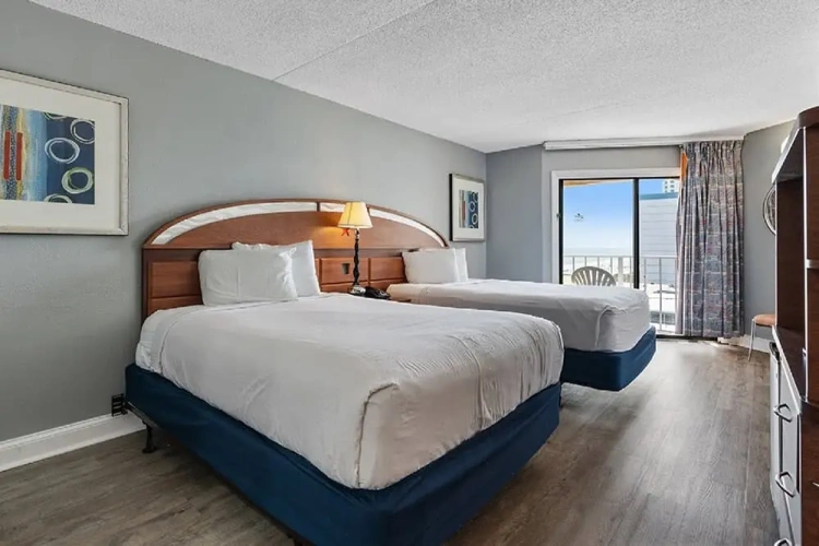 Twin room with ocean view