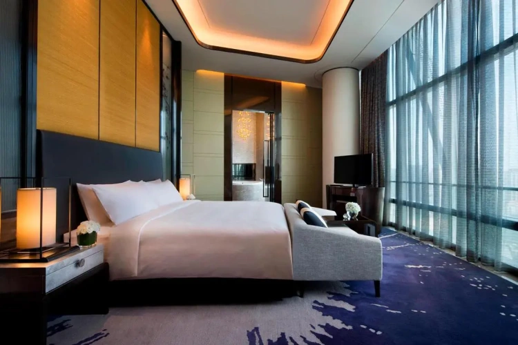 Vice Presidential Main Tower Double Suite with bay view