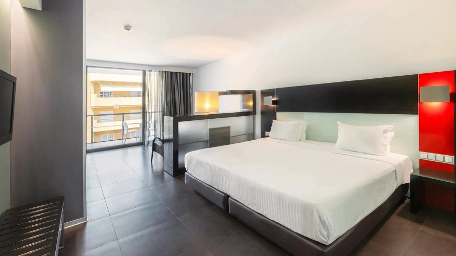 Classic Twin Suite with city view