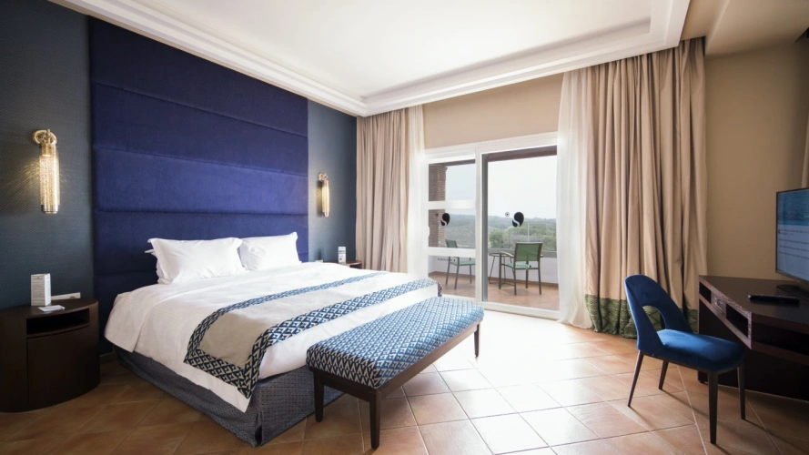 Classic Twin Junior Suite with partial sea view