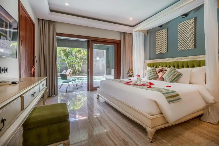 Honeymoon Double Suite with lagoon view