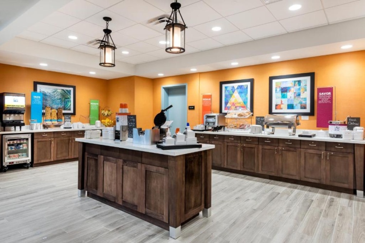 Hampton Inn Baltimore Bayview Campus photo 16
