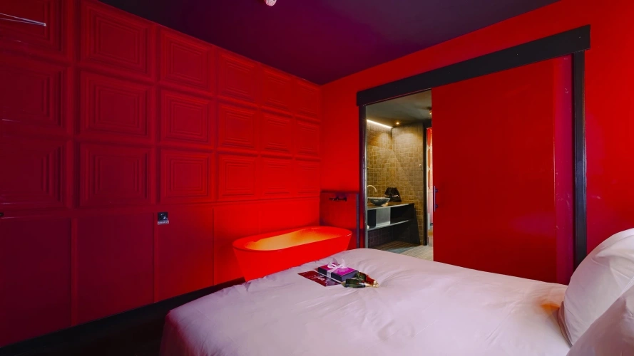 Bar Rouge Double Suite