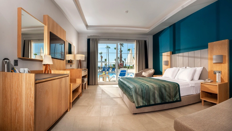 Superior Swim-Up Double room