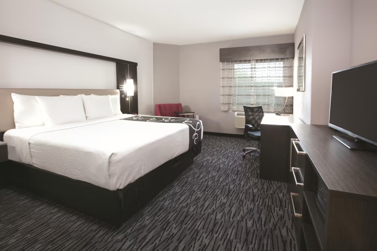 Double Mobility/Hearing Accessible room