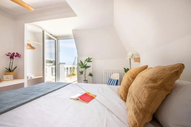 Twin room with balcony and with sea view