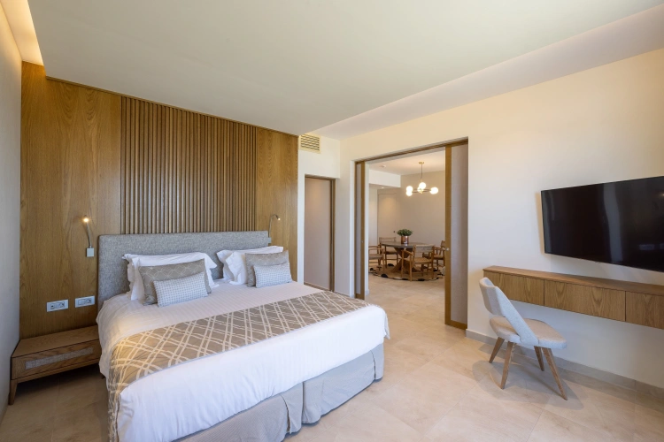 Double Basement Suite with pool view