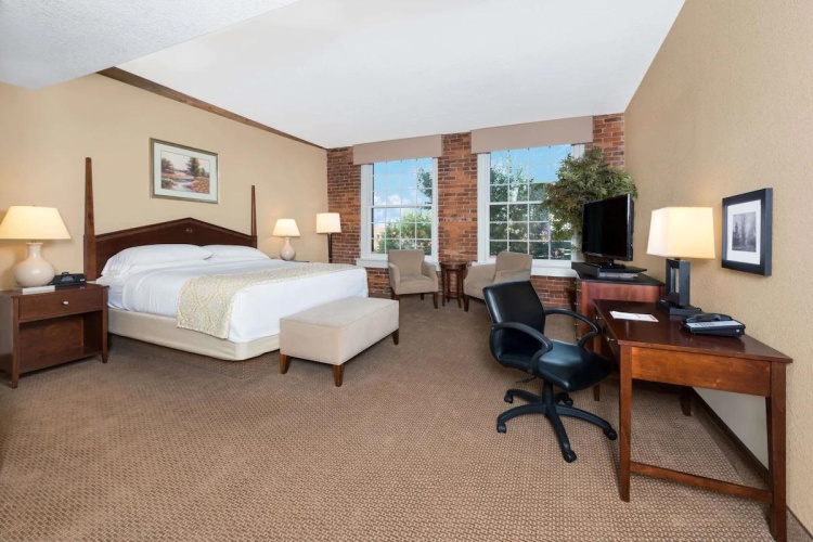 Accessible Double Suite