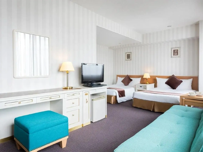 Corner Twin room