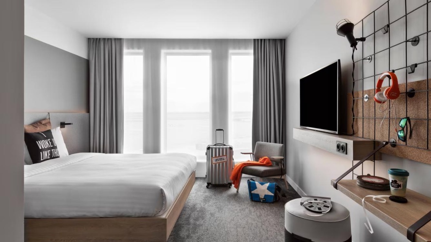 Moxy Runways View Double room