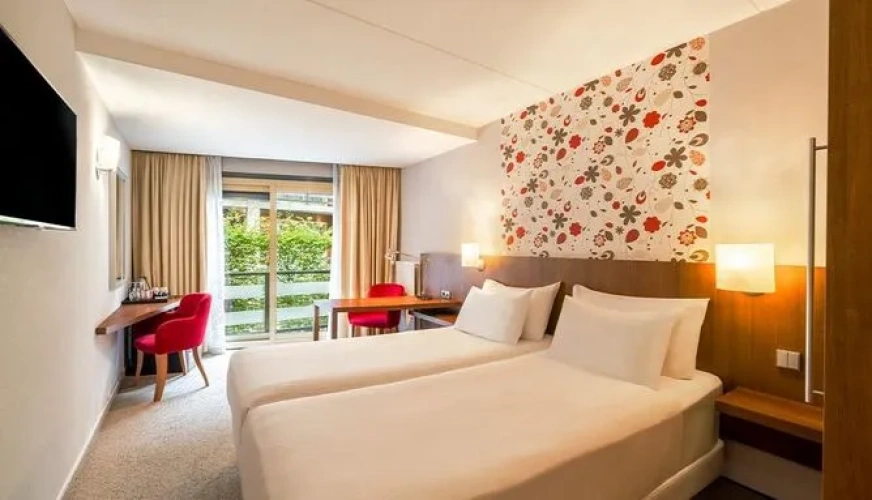 Standard Twin room with view